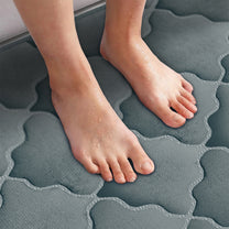 2 Units Encore Memory Foam Quatre Foil Grey Doormat