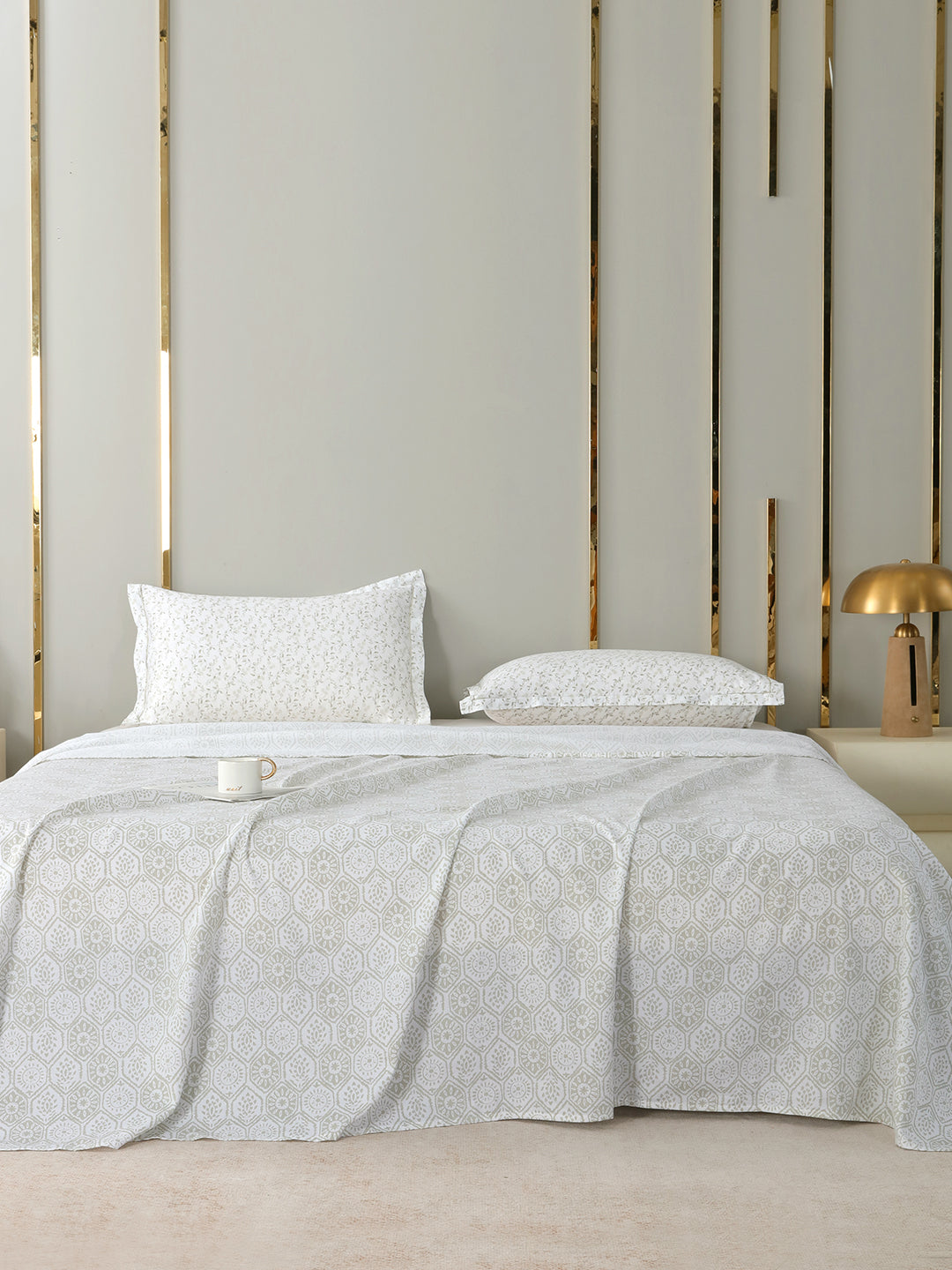 Bliss White & Ivory bedsheet, front view