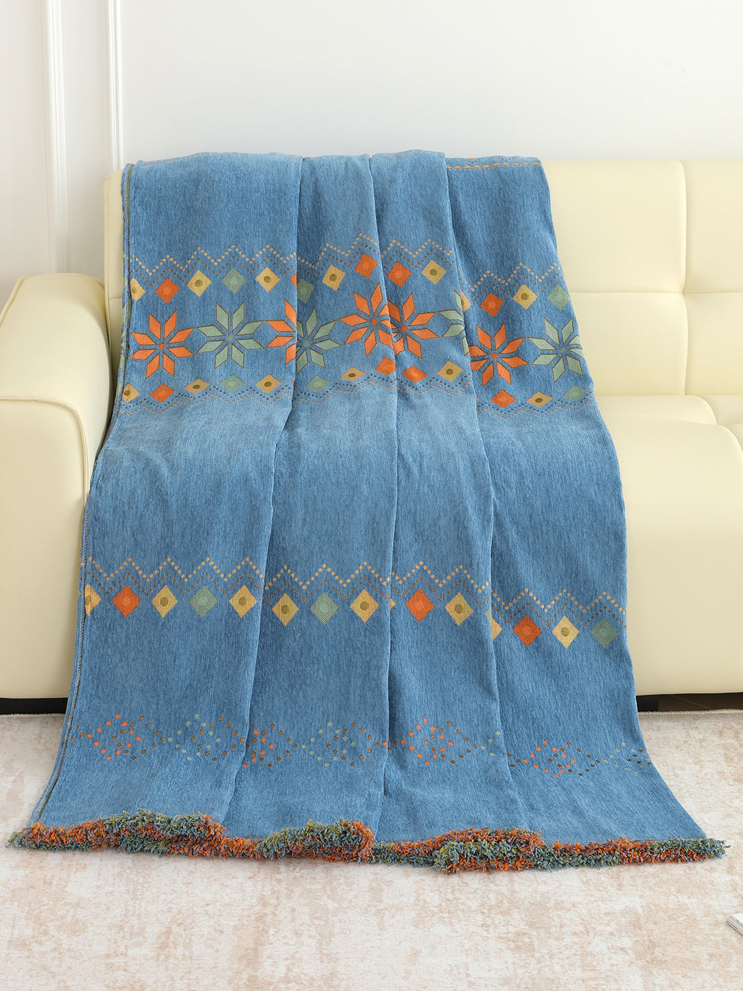 Full view of the Blue Floral Border throw pattern