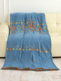 Full view of the Blue Floral Border throw pattern