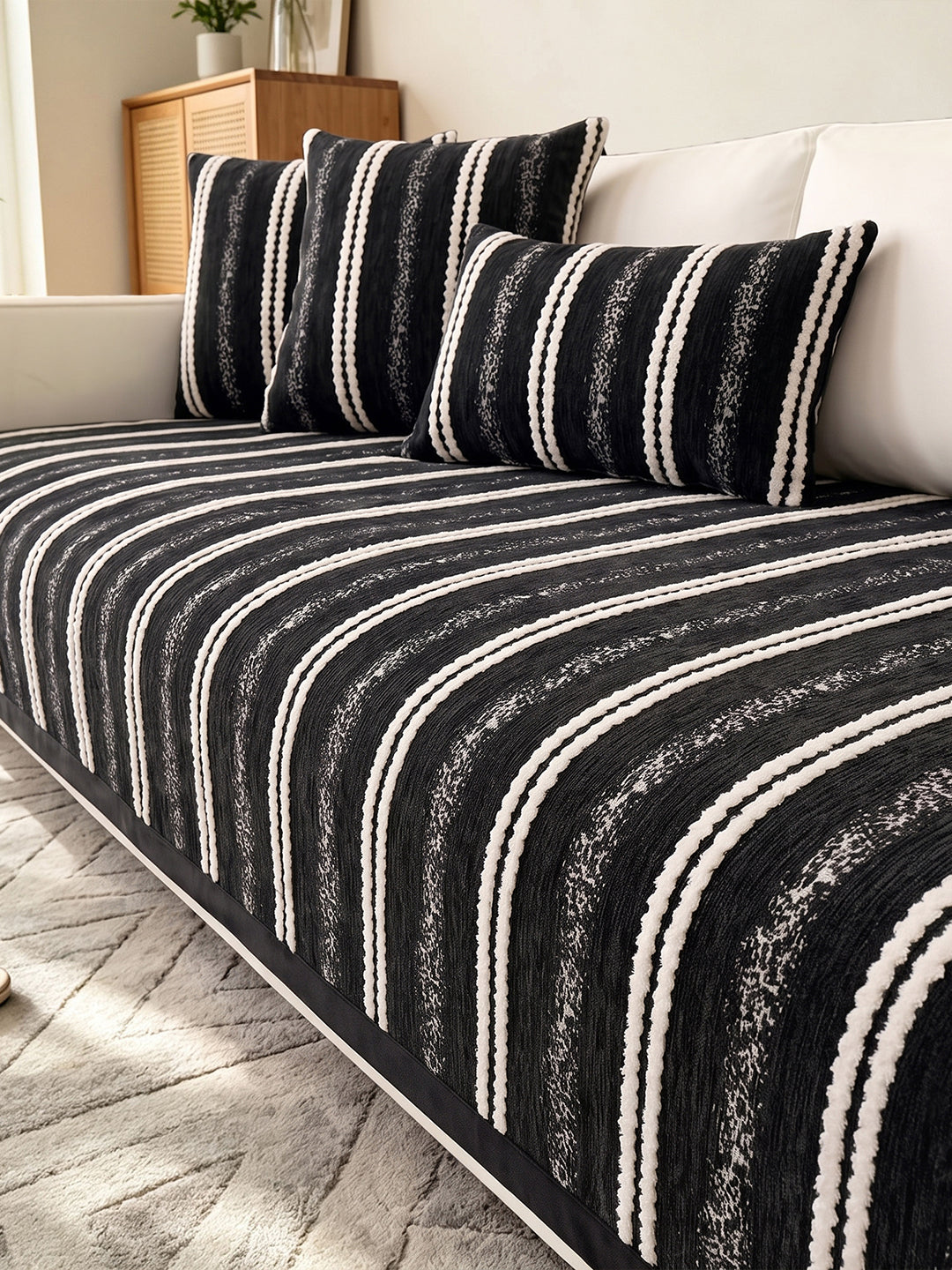 Black & White Stripe sofa seat mat close-up