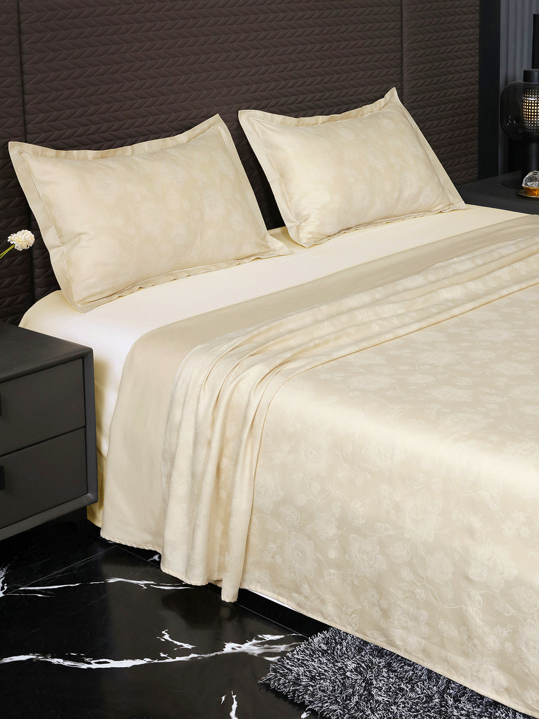 Heritage Cream bedsheet, side view with pillow covers