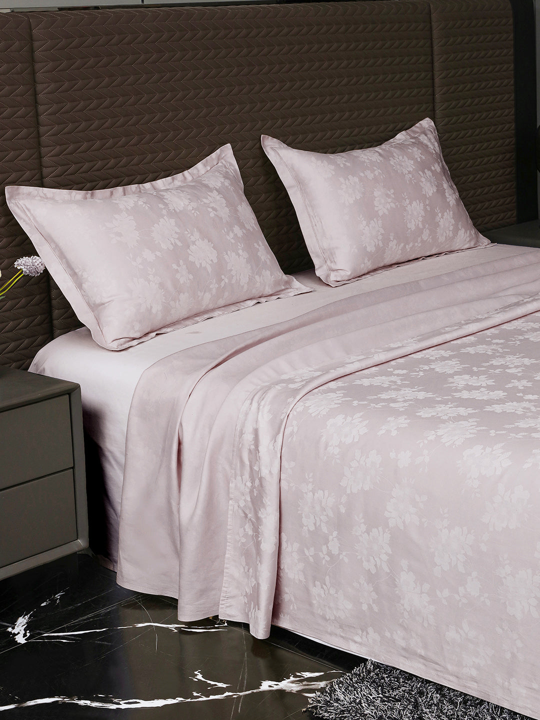 Heritage Dusty Rose bedsheet, side view with pillow covers
