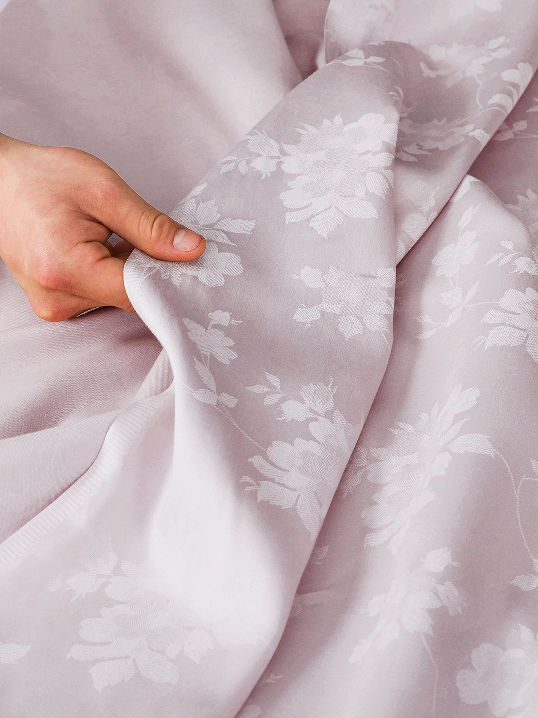 Soft drape of the 500 TC long-staple cotton
