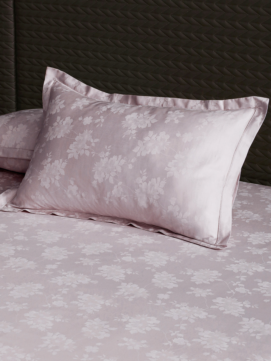 Matching pillow cover with flange border