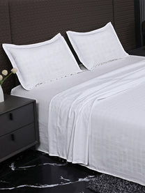 Heritage White bedsheet, side view with pillow covers