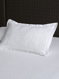 Matching pillow cover with flange border