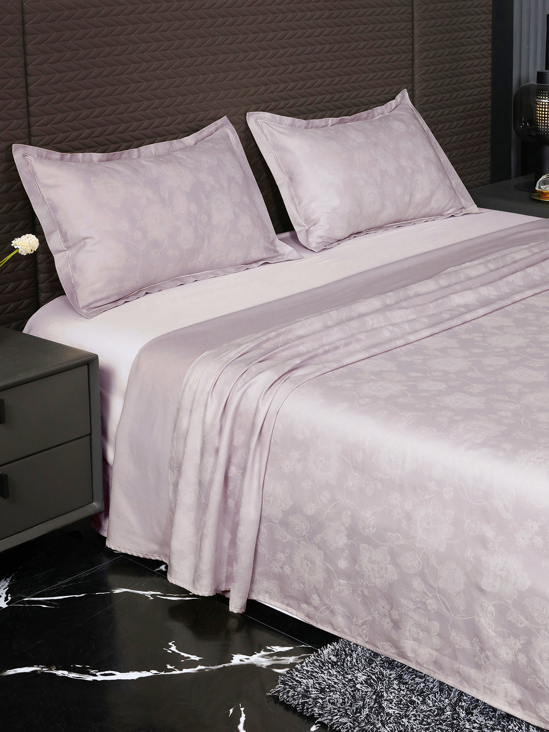 Heritage Mauve bedsheet, side view with pillow covers
