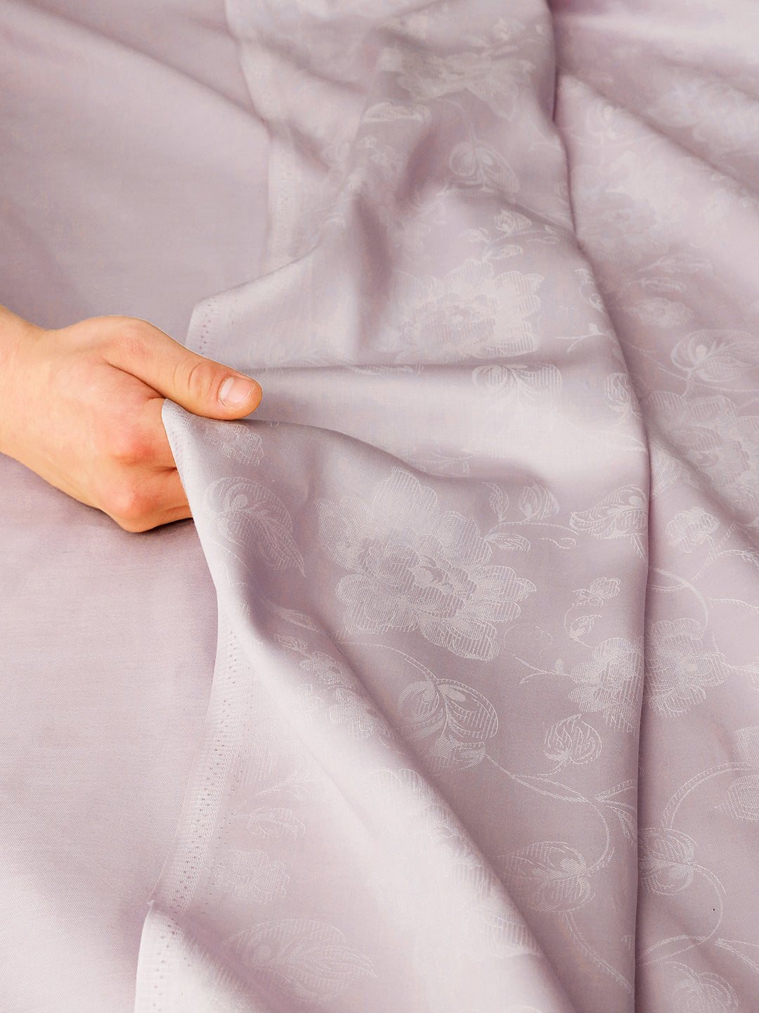 Soft drape of the 500 TC long-staple cotton