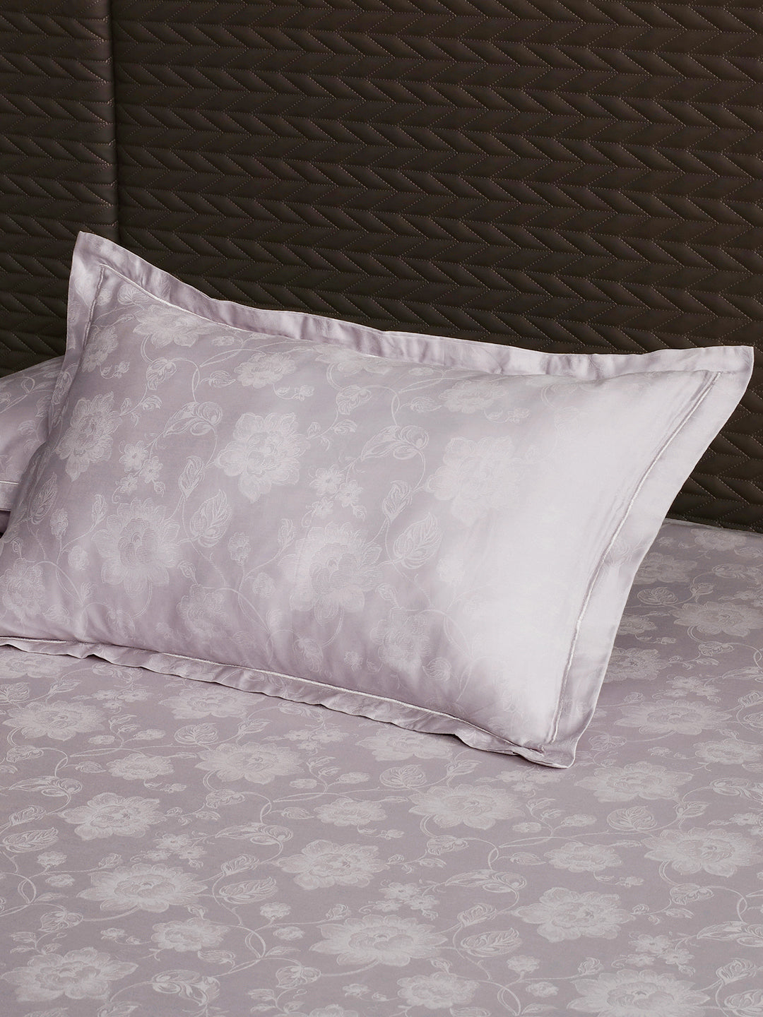 Matching pillow cover with flange border