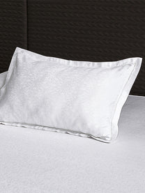 Matching pillow cover with flange border