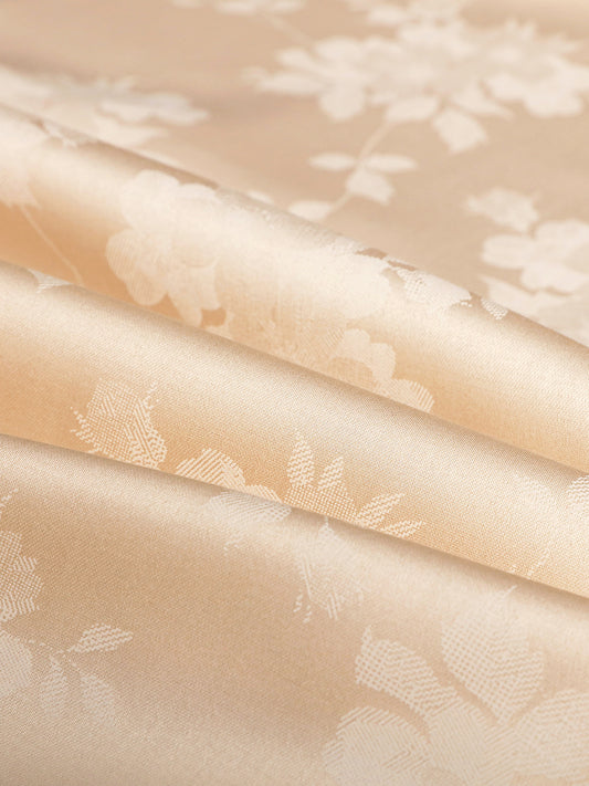 Close-up of the woven jacquard pattern