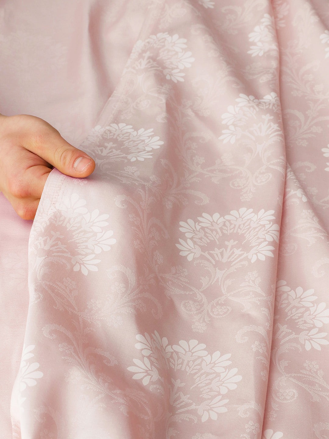 Soft drape of the 500 TC long-staple cotton