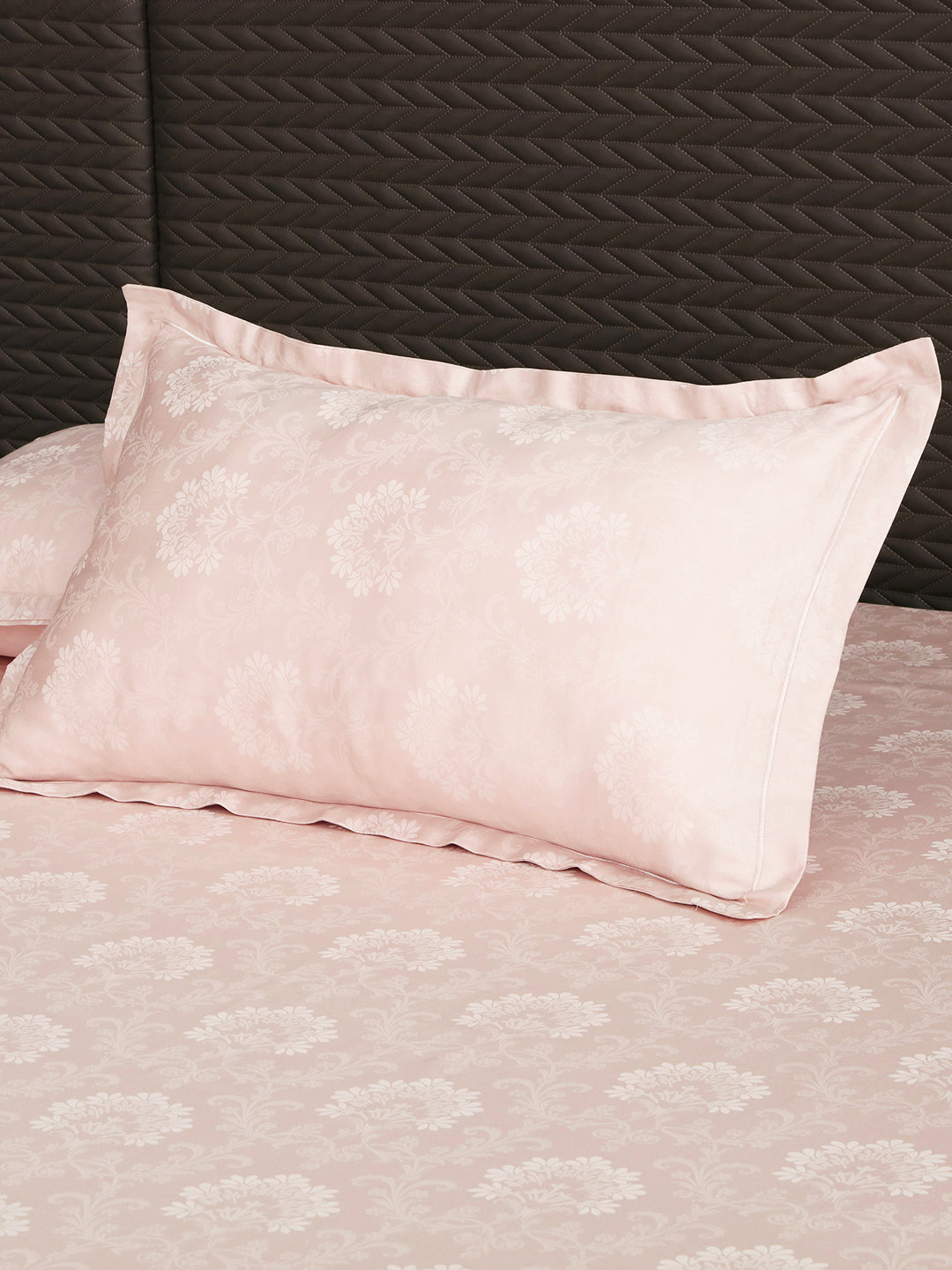 Matching jacquard pillow cover with flange border