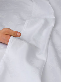 Soft drape of the 500 TC long-staple cotton
