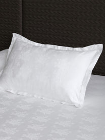 Matching pillow cover with flange border