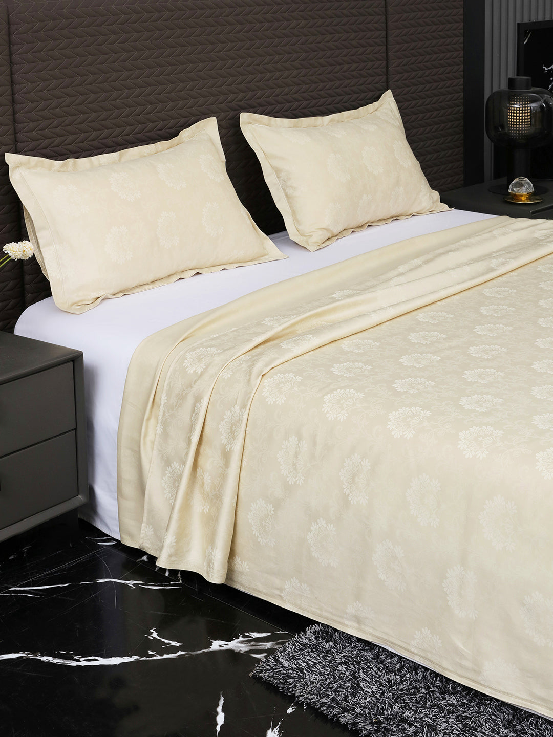 Heritage Sand bedsheet, side view with pillow covers