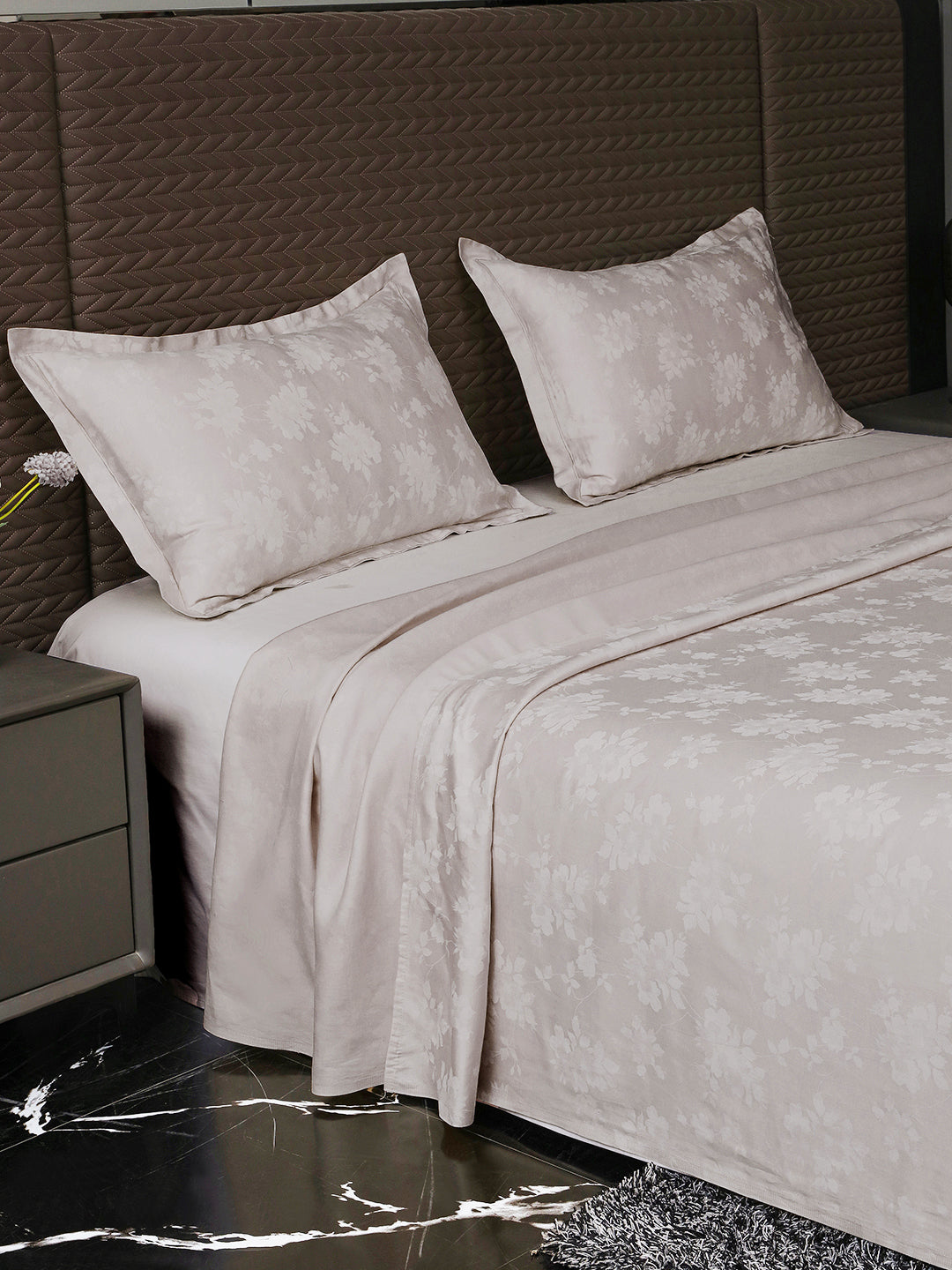 Heritage Taupe bedsheet, side view with pillow covers