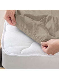 Deep pocket fits mattresses up to 12 in