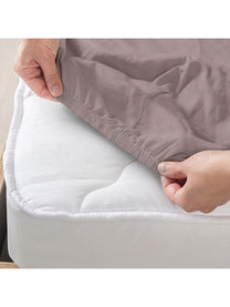 Deep pocket fits mattresses up to 12 in