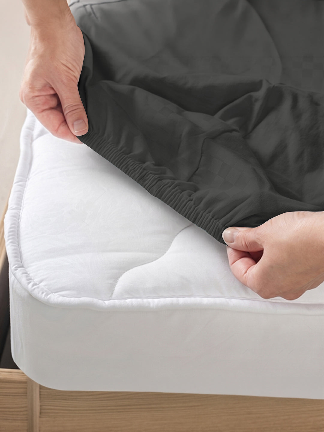Deep pocket fits mattresses up to 12 in