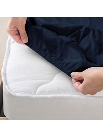 Deep pocket fits mattresses up to 12 in