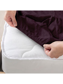 Deep pocket fits mattresses up to 12 in