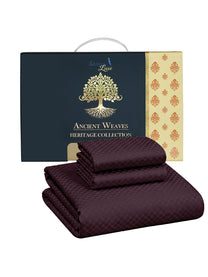 Heritage gift box with folded fitted sheet set