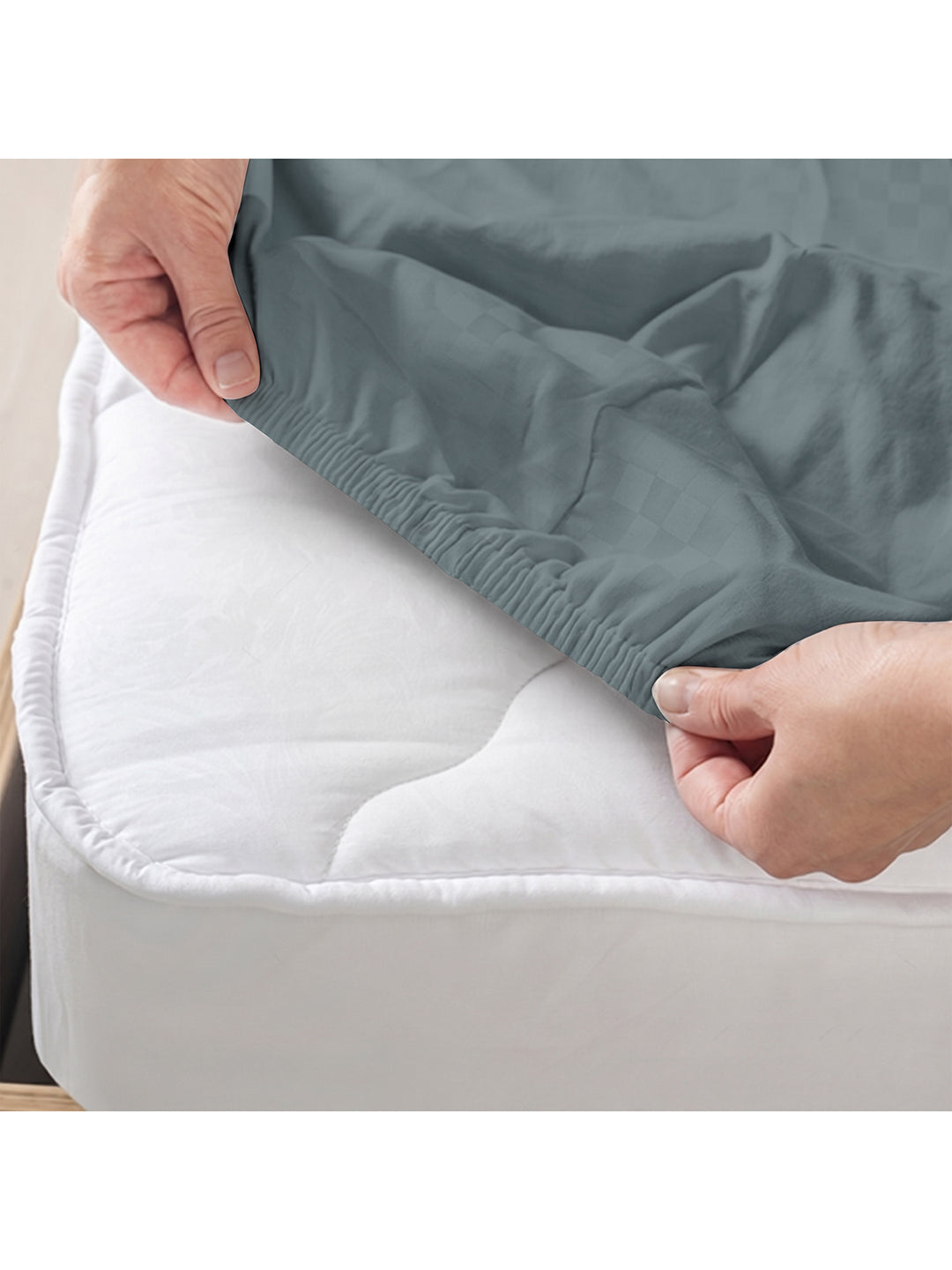 Deep pocket fits mattresses up to 12 in