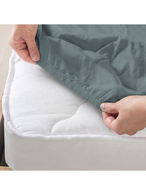 Deep pocket fits mattresses up to 12 in